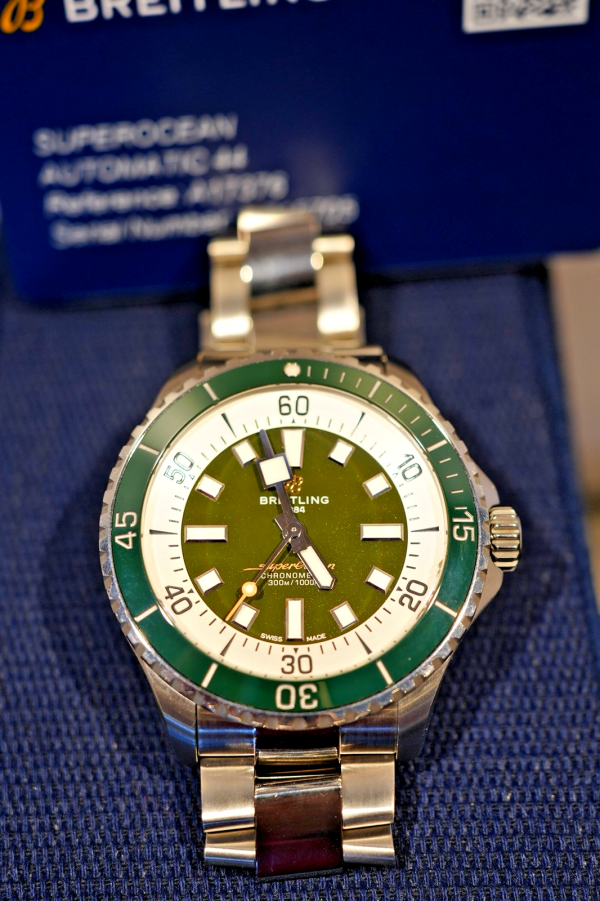 2023 BREITLING AUTOMATIC SUPEROCEAN 44 Green Dial & Bezel FULL SET - Image 2