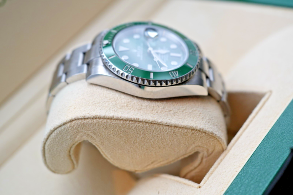 2019 Rolex Submariner Green HULK - 116610LV Box & Papers - Image 5