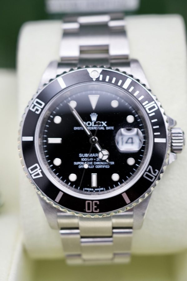 2010 ROLEX SUBMARINER DATE - 16610 - STUNNING FULL SET! - Image 2