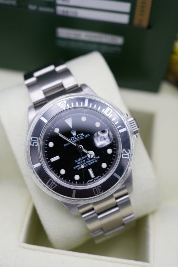 2010 ROLEX SUBMARINER DATE - 16610 - STUNNING FULL SET! - Image 4