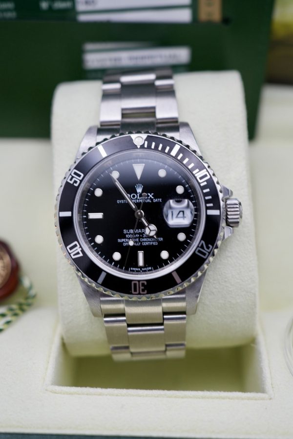 2010 ROLEX SUBMARINER DATE - 16610 - STUNNING FULL SET! - Image 6