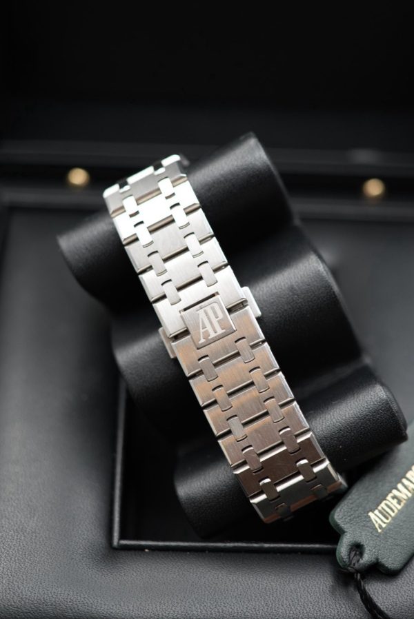 Audemars Piguet Royal Oak Silver Men's Watch - 26331ST.OO.1220ST.03 - Image 2