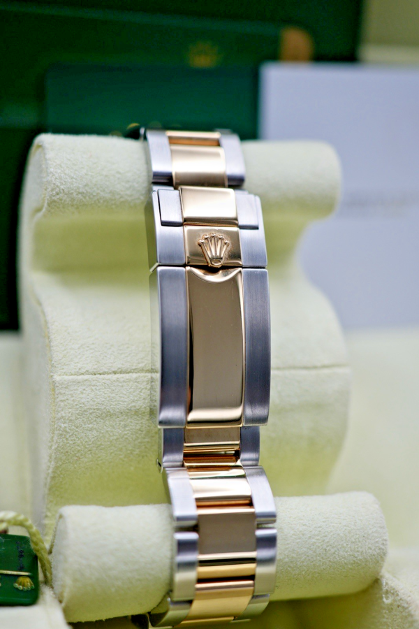 Rolex Daytona 116523 White Racing Dial 2013 with 2024 Rolex Service! - Image 10