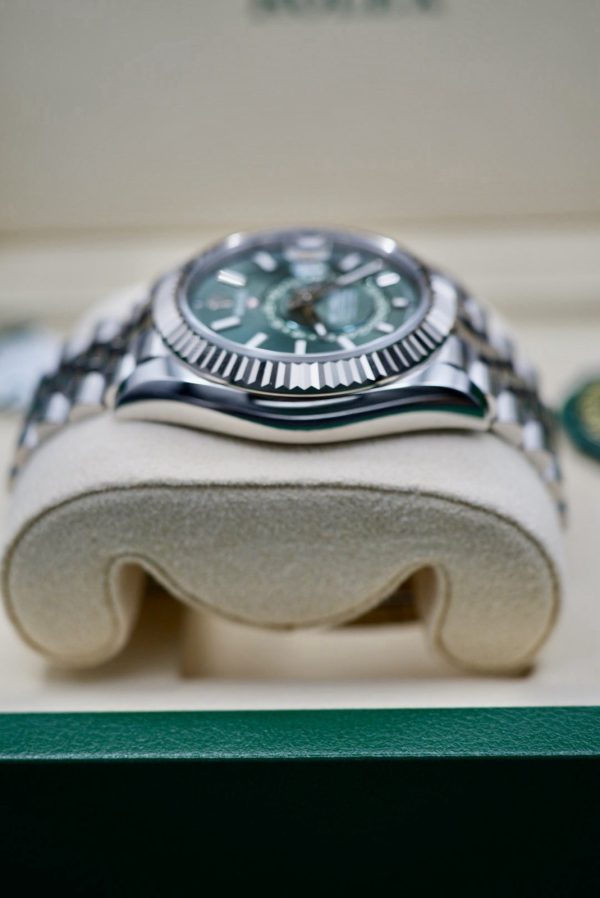 2025 UNWORN Rolex Sky Dweller 336934 Mint Green Dial - Jubilee FULL SET - Image 4