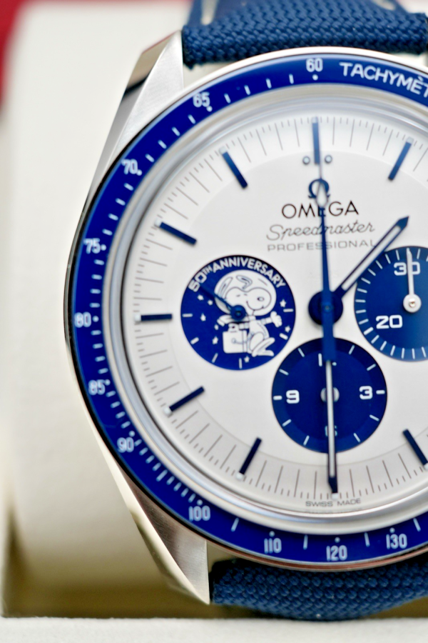 2025 OMEGA Speedmaster SILVER SNOOPY 310.32.42.50.02.001 UNWORN FULL SET - Image 4