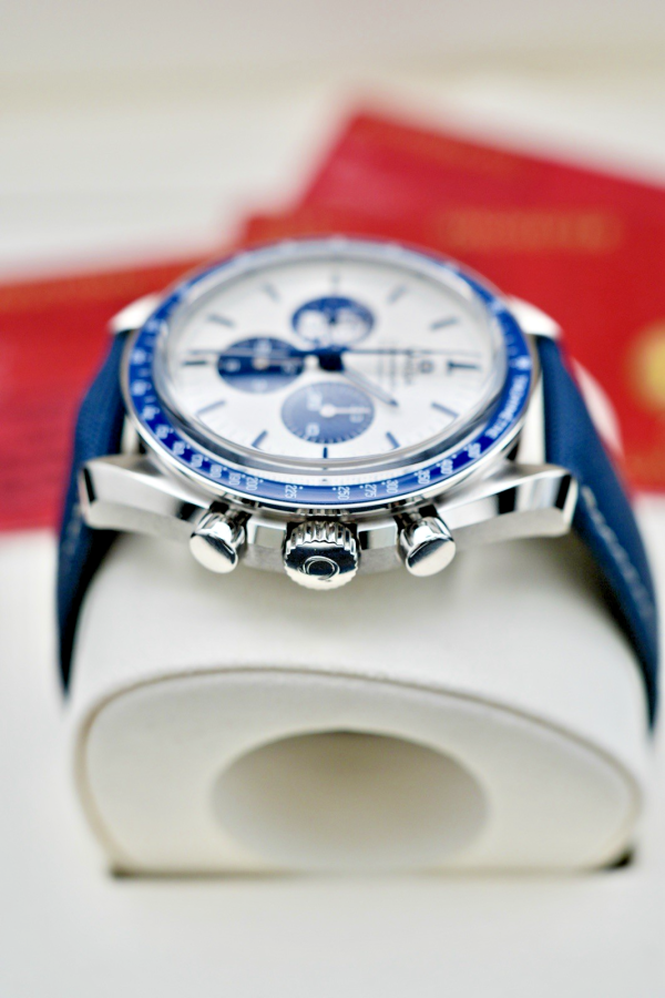 2025 OMEGA Speedmaster SILVER SNOOPY 310.32.42.50.02.001 UNWORN FULL SET - Image 5